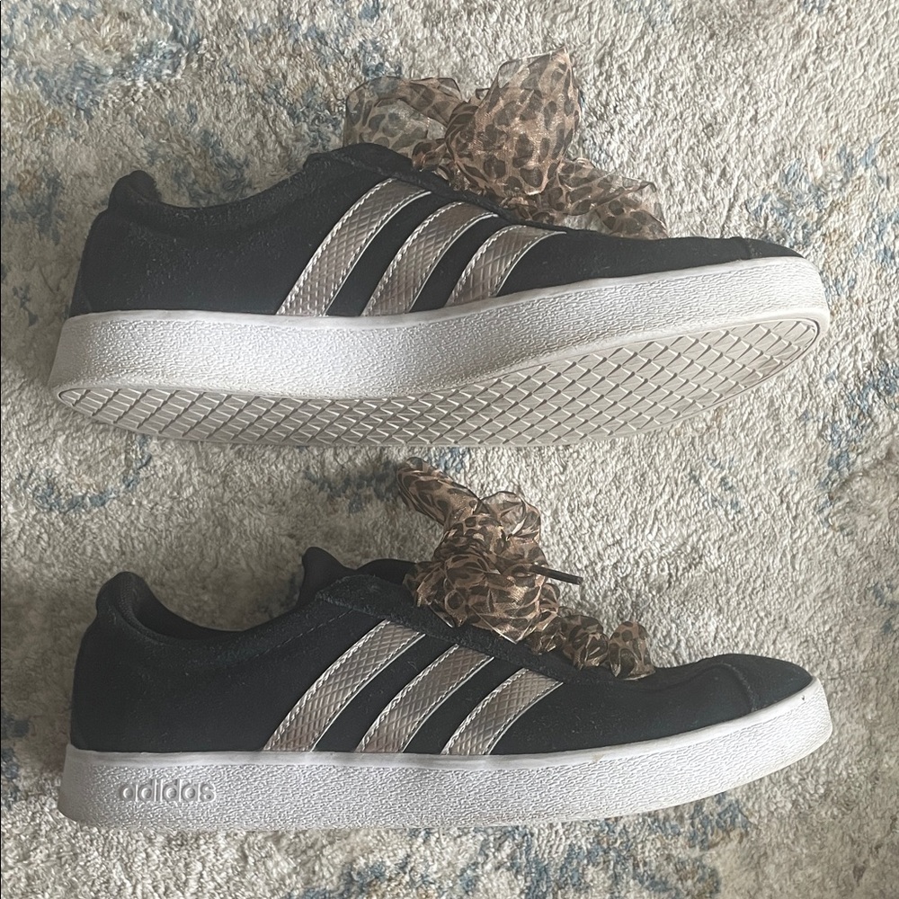 Adidas Women’s Black/Gold Sneakers with Leopard Print Bow Laces size 7.5 - Picture 7 of 7